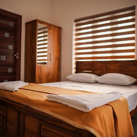 Shimano Square Guest House Varkala Bagian luar foto
