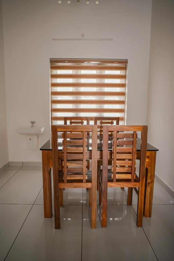 Shimano Square Guest House Varkala Bagian luar foto