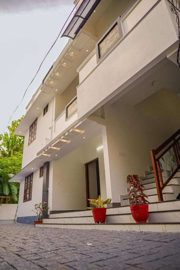 Shimano Square Guest House Varkala Bagian luar foto
